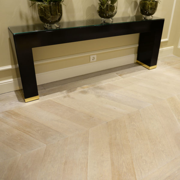 2025 Flooring Trends 10 Hardwood Styles Transforming Interiors European White Oak White Option 2 600x600