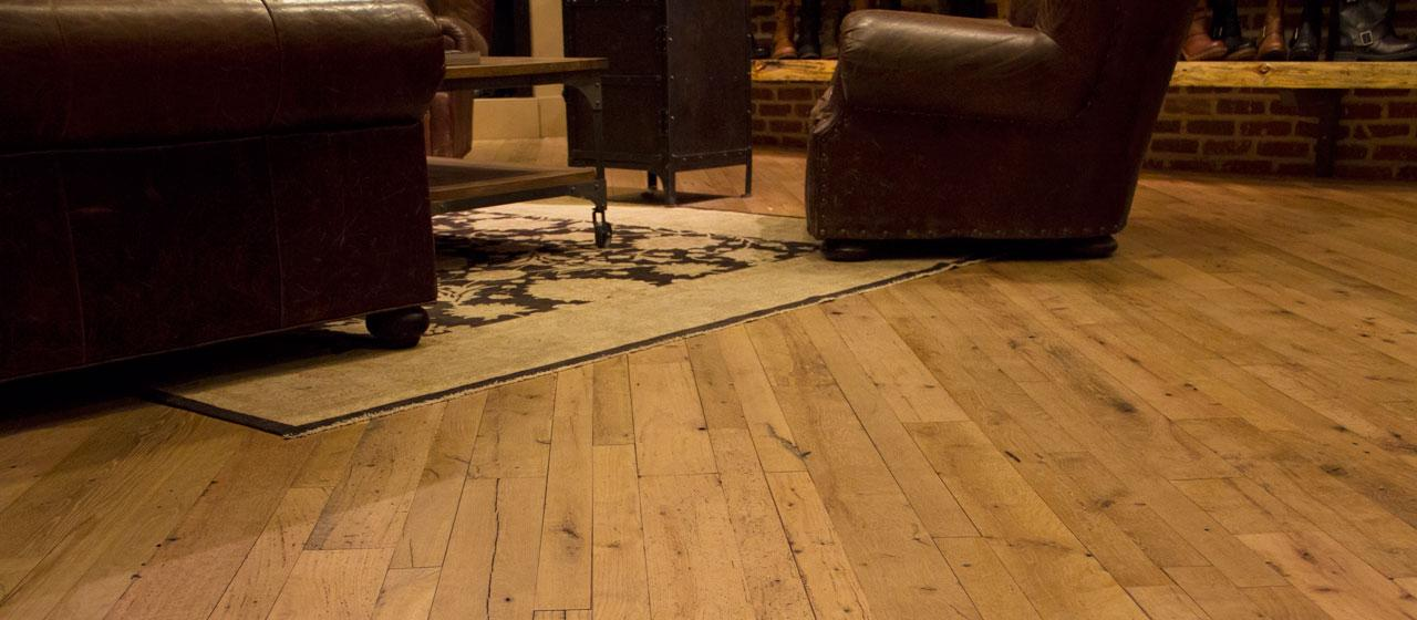Distressed Hardwood Flooring: 9 Design Ideas with a Cozy Distressed Look