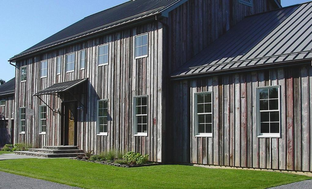 Weathered Wood Siding: An Authentic Appearance for Your Exterior