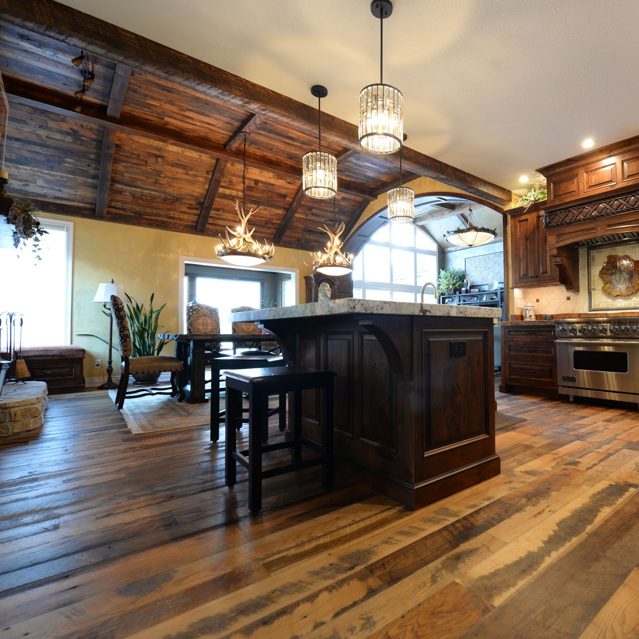 INTERIOR DESIGN IDEAS USING RECLAIMED WOOD - Elmwood Reclaimed Timber